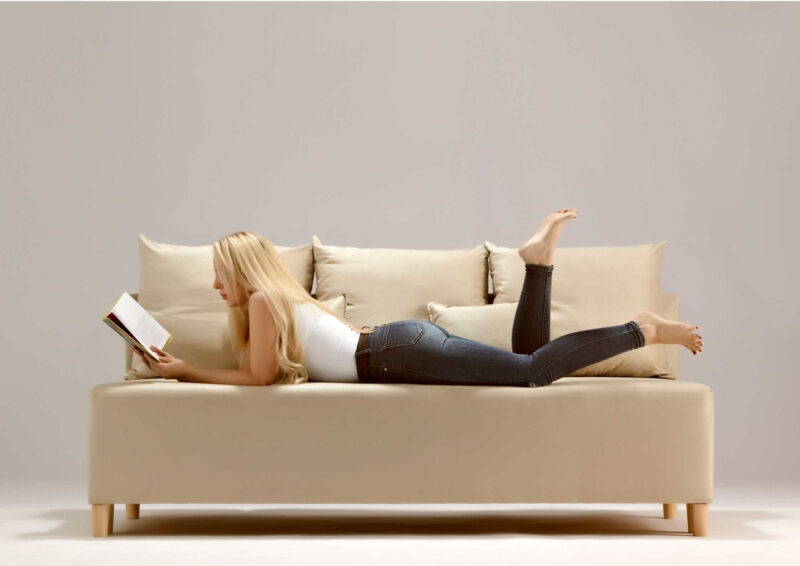 Mała skandynawska sofa rozkładana NYX