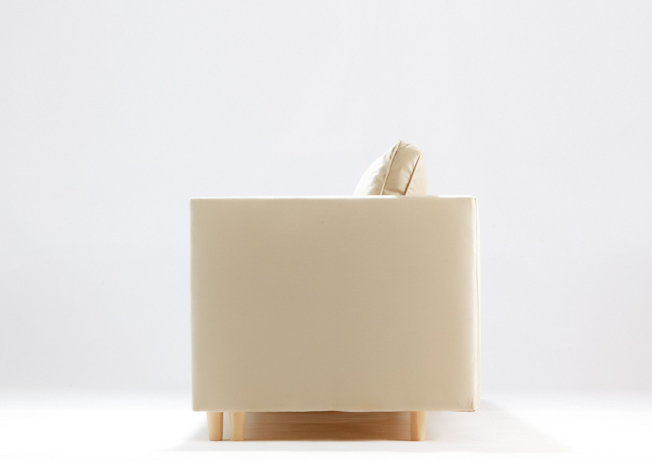 Mała sofa z funkcją spania SECCO na drewnianych nogach - obrazek 2